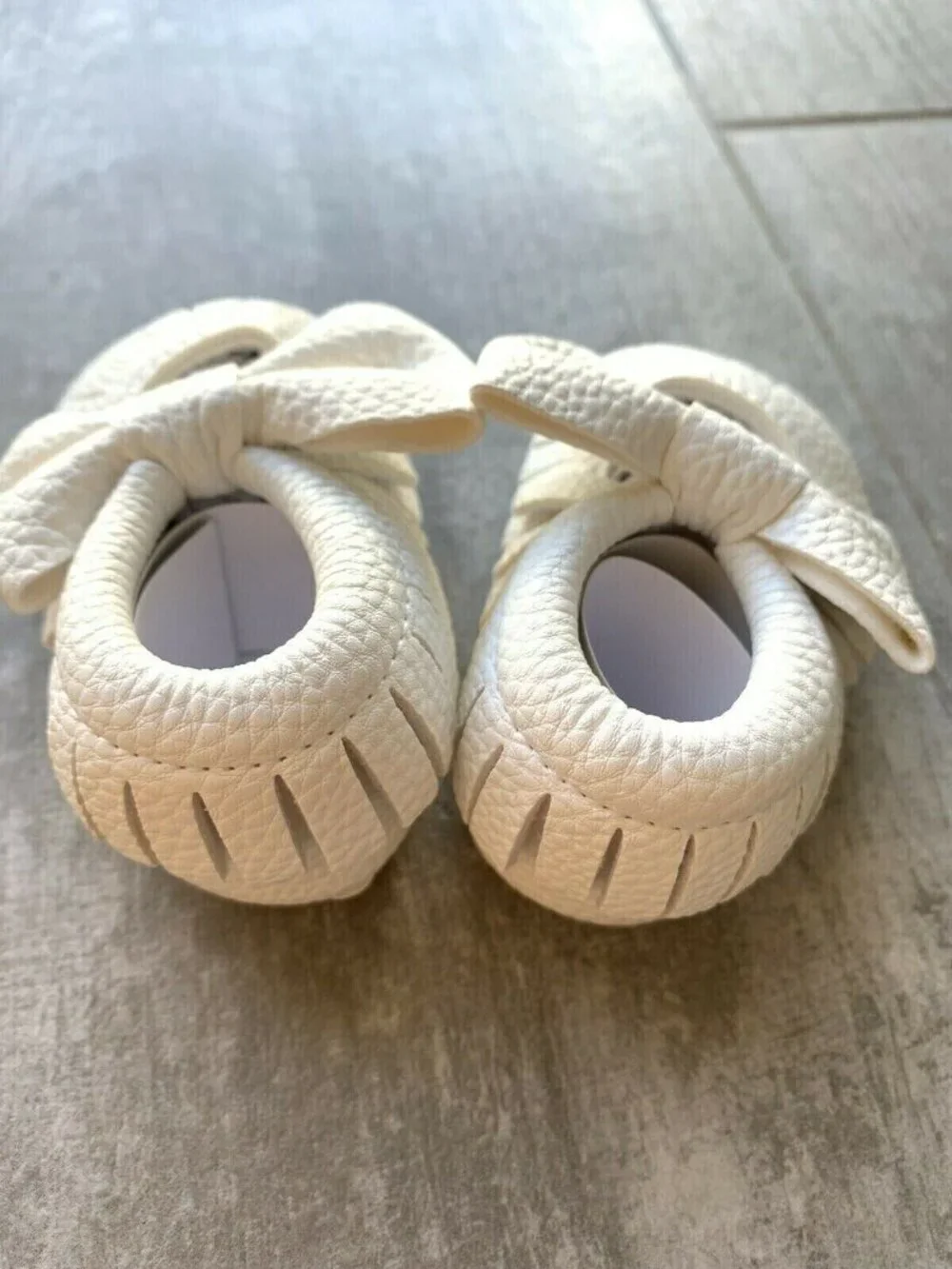 Los Angeles White Vegan Leather Moccasins Soft Sole Shoes NEW Boho Tassel 0-6 M